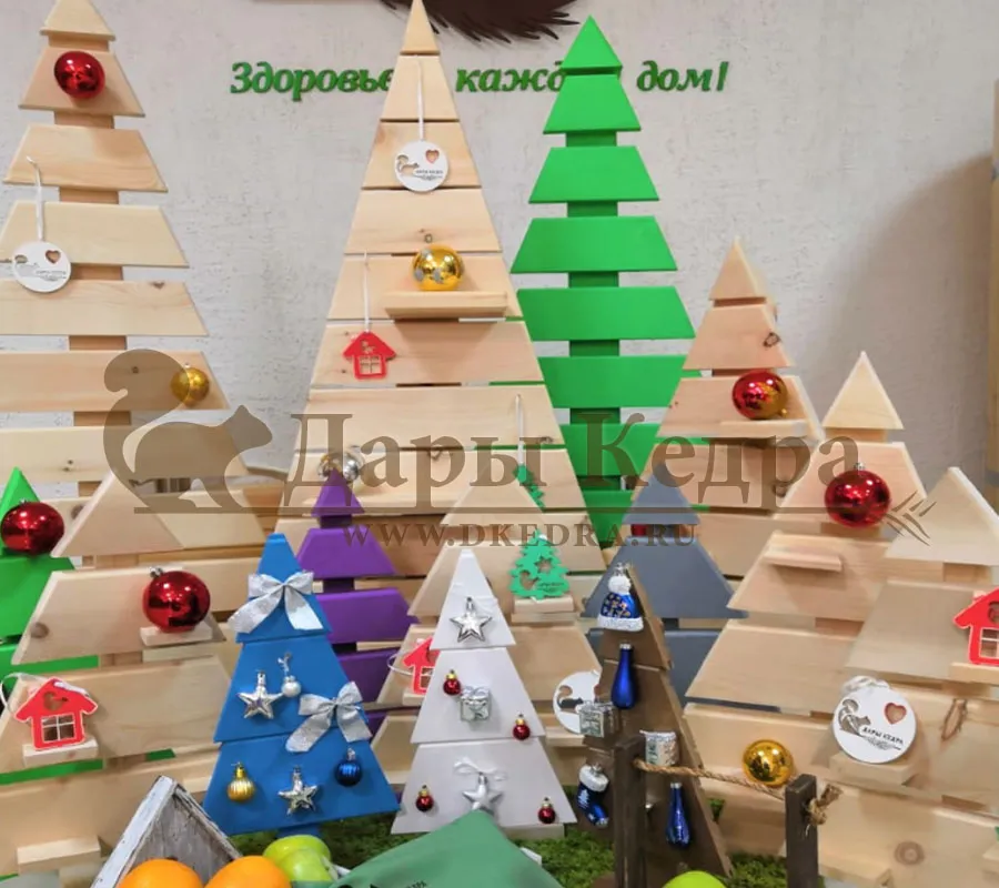 Новогодняя деревянная ёлка с полочками